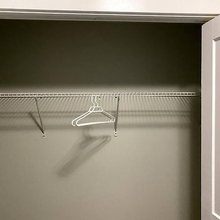 Beautiful And Spacious 1 Room In A Very Quiet Area Airdrie Εξωτερικό φωτογραφία